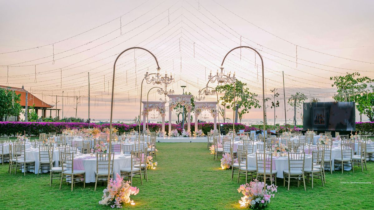 Holiday Inn Resort Baruna Bali slide