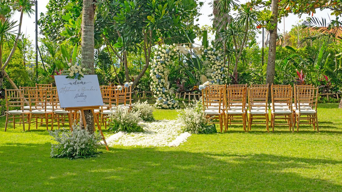 Holiday Inn Resort Baruna Bali slide