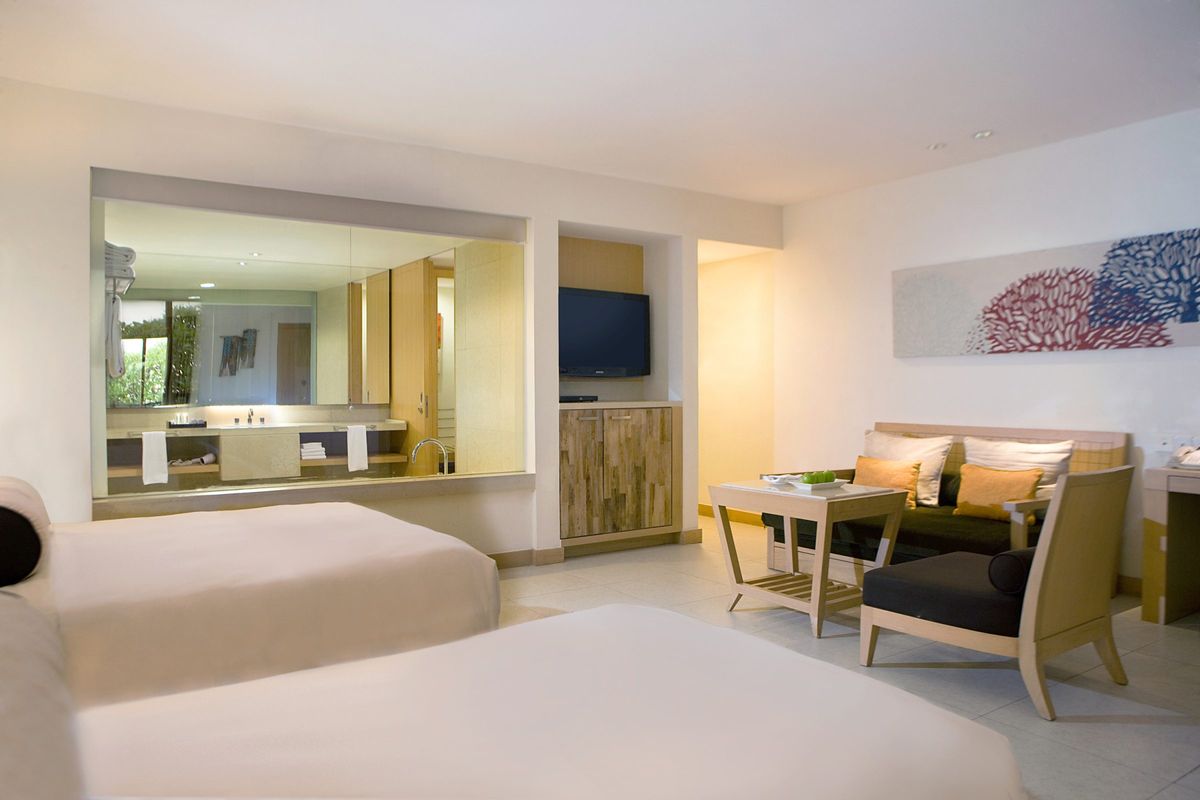 Holiday Inn Resort Baruna Bali slide