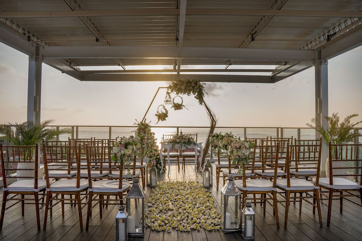 Holiday Inn Resort Baruna Bali slide